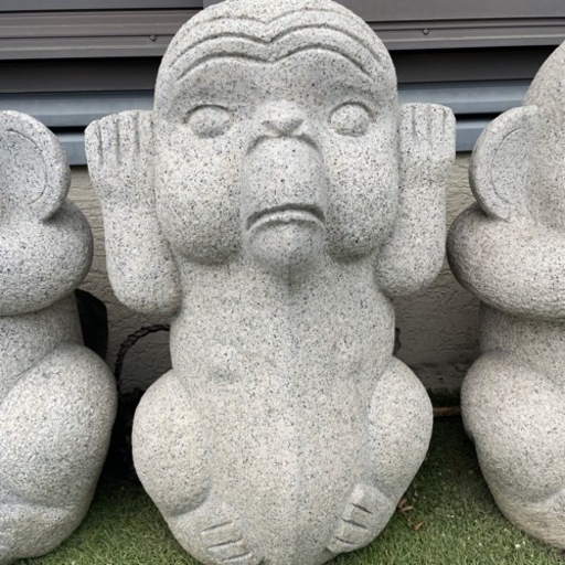 みざるきかざるいわざる　御影石