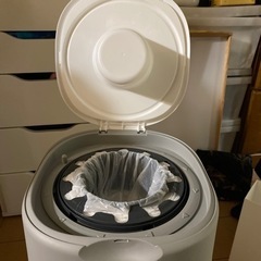 強力密閉抗菌　オムツポット　共用スペアカセット付きの画像