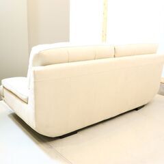 関家具/RELAX  FORM リラックスフォームよりTREVISO(トレビソ)2.5人掛けソファです。船底デザインのモダンな2Pソファ。ワイドなサイズと包み込まれるような座り心地が快適な空間に。の画像