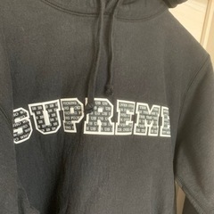 Supreme シュプリームパーカー 売りますの画像