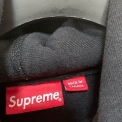 Supreme シュプリームパーカー 売りますの画像