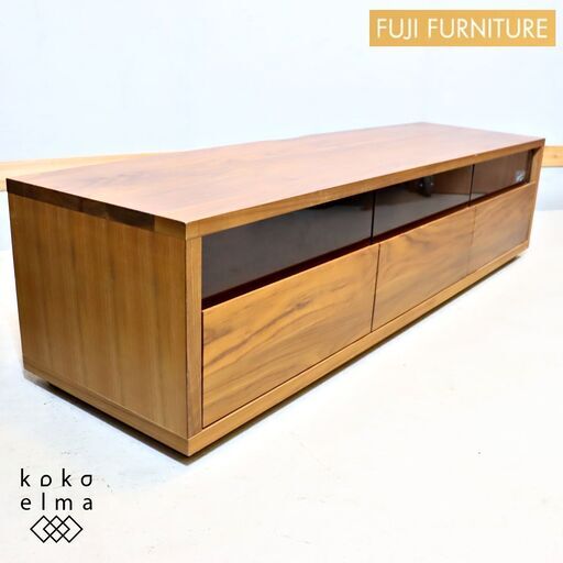 FUJI FURNITURE(冨士ファニチア)のPur(ピュール) テレビボードです。1枚の無垢板がつながるようデザインされたTVボード。ウォールナット材の木目の美しさが際立っています♪