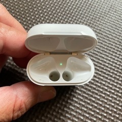 Apple AirPodsケースのみの画像