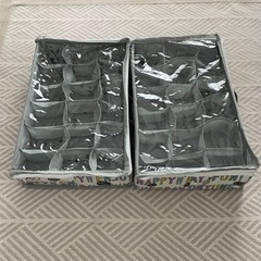 【限定値下げ】【3COINS】の「透明フタ付18小分けボックス」...