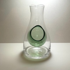 ガラス製のカラフェ ポストモダンデザインの画像