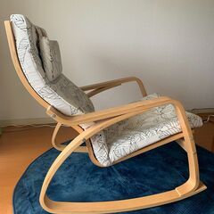 イケア ポエング ロッキングチェア 白系柄