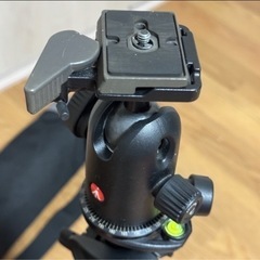 正規品 manfroto カーボン 三脚 + ヘッドの画像