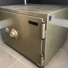 開かずの耐火金庫　ダイヤル式    