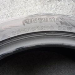 無料　廃タイヤ　２２５/４０R１９　２本の画像
