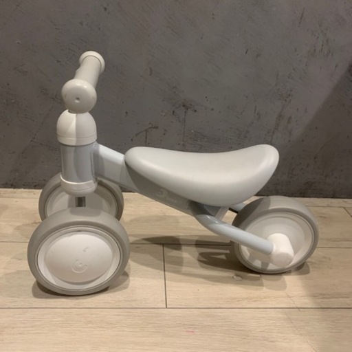 Dbike　、タンスのゲンのキッズチェア