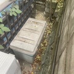 収納ボックス3つと屋外用ゴミ箱　