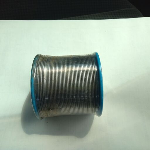 多分プロ用半田だと思います　価格交渉有り