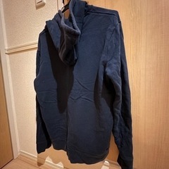 リーバイス パーカー Ｍサイズ ネイビーの画像