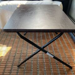 お取引中【無料】折りたたみ式小テーブル(ブラウン)　差し上げます！