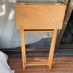 お取引中【無料】木製小テーブル(折りたたみ式)　差し上げます！の画像