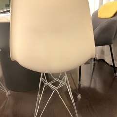 ジェネリック家具×4脚(イームズチェア)の画像