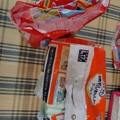 大人用紙おむつ　18枚入り4パックと開封済み2パックの画像