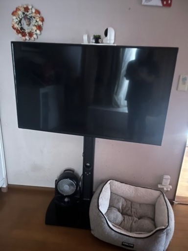【決まりました】50インチテレビ　壁掛け風の台付き