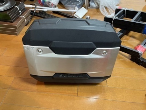 SUZUKI Vストローム 250のパニアケースの左のみ