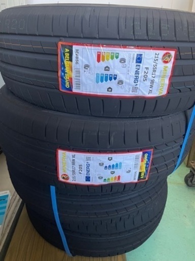 車のパーツ タイヤ、ホイール