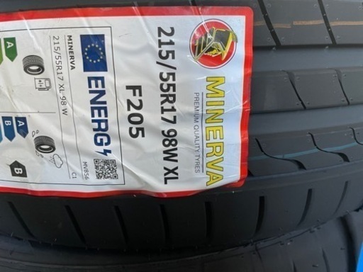 車のパーツ タイヤ、ホイール