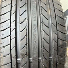 商談中、車のパーツ タイヤ、ホイールの画像