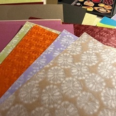 和紙、画用紙、きれいな紙たち紙人形の画像