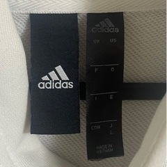 adidas パーカーの画像