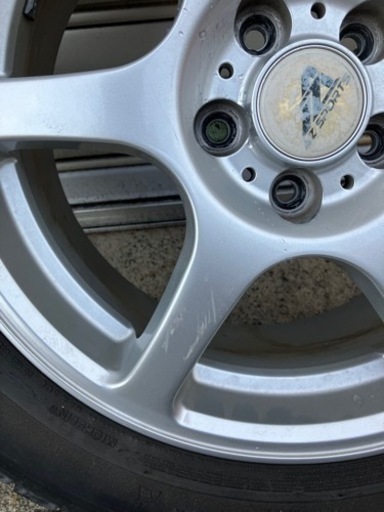 車のパーツ タイヤ、ホイール