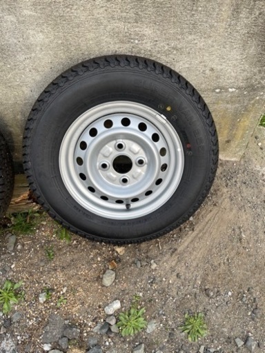車のパーツ タイヤ、ホイール