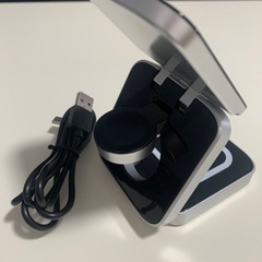 iPhone AppleWatch EarPods 3in1 充電器の画像