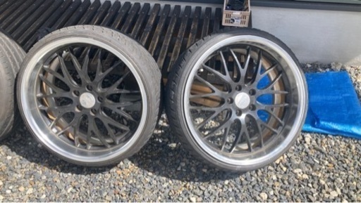 車のパーツ タイヤ、ホイール