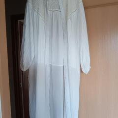 チチカカ 春夏ロングワンピースフリーサイズ 透け感 刺繍 ボタンの画像