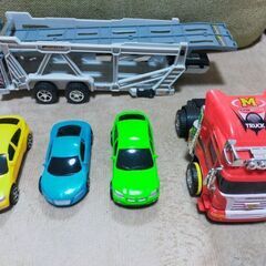 ¥100 ジャイアントキャリアカー くるま クルマ 車 自動車 おもちゃ 西松屋の画像