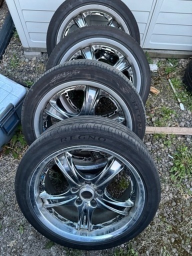 車のパーツ タイヤ、ホイール