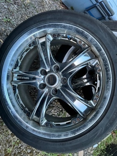 車のパーツ タイヤ、ホイール