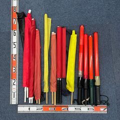 無料! 誘導灯 誘導棒 合図灯 誘導旗 旗 赤白旗 など持って行...