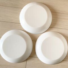 新品？ 3つ　白皿の画像