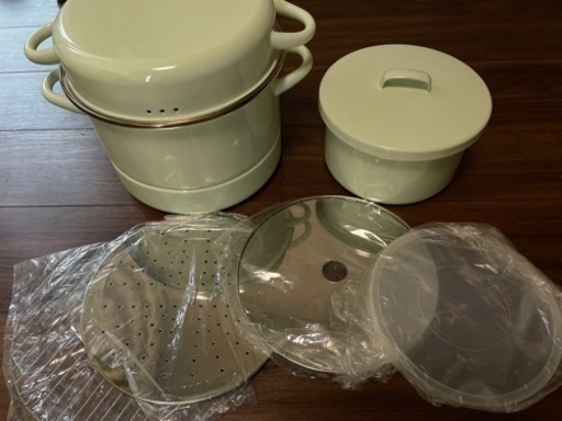 辰巳芳子　未使用の琺瑯鍋とレシピ本