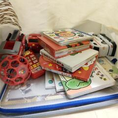 値下げ！おもちゃ詰め合わせ　4万円相当ぐらい？トミカ　リカちゃん　アンパンマン　知育絵本　ディズニーホームシアタープロジェクター　他細々　かなりお買い得　の画像
