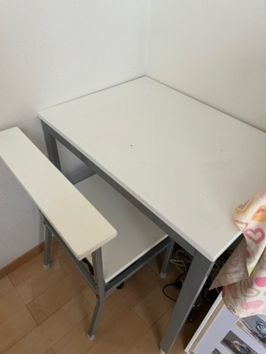 【商談中】ダイニングテーブルと椅子二脚