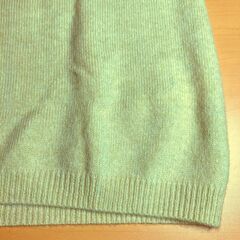 UNIQLO カシミア100%タートルネック半袖ニット（薄い黄緑）Mサイズの画像