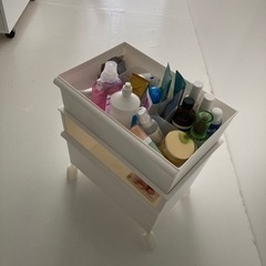 キャスター付き収納家具の画像