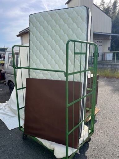 激安　シングル　高級マット付　ベット！