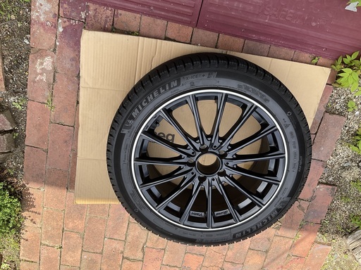 ベンツＥクラス(w213)スタッドレス付きホイール