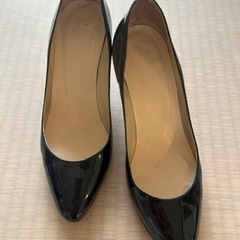 JIMMY CHOO エナメル パンプスの画像