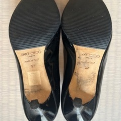 JIMMY CHOO エナメル パンプスの画像