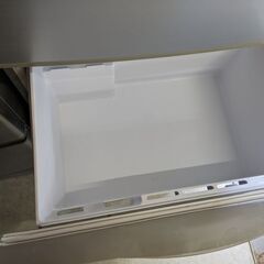 【鹿児島市リサイクルショップスターズ吉野店】3ドア冷蔵庫 2013年製 3ヶ月保証付き 全容積255L  冷凍室45L 冷蔵室２１０Ⅼ ハイアールアクアセールス社製 　の画像