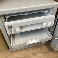 セントリー　金庫　電子ロック式1時間耐火保管W3827の画像
