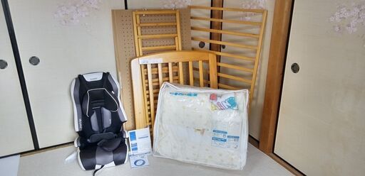 まだ使えますよ！！ベビーベット、西川の布団、チャイルドシート、おまけのぬいぐるみ